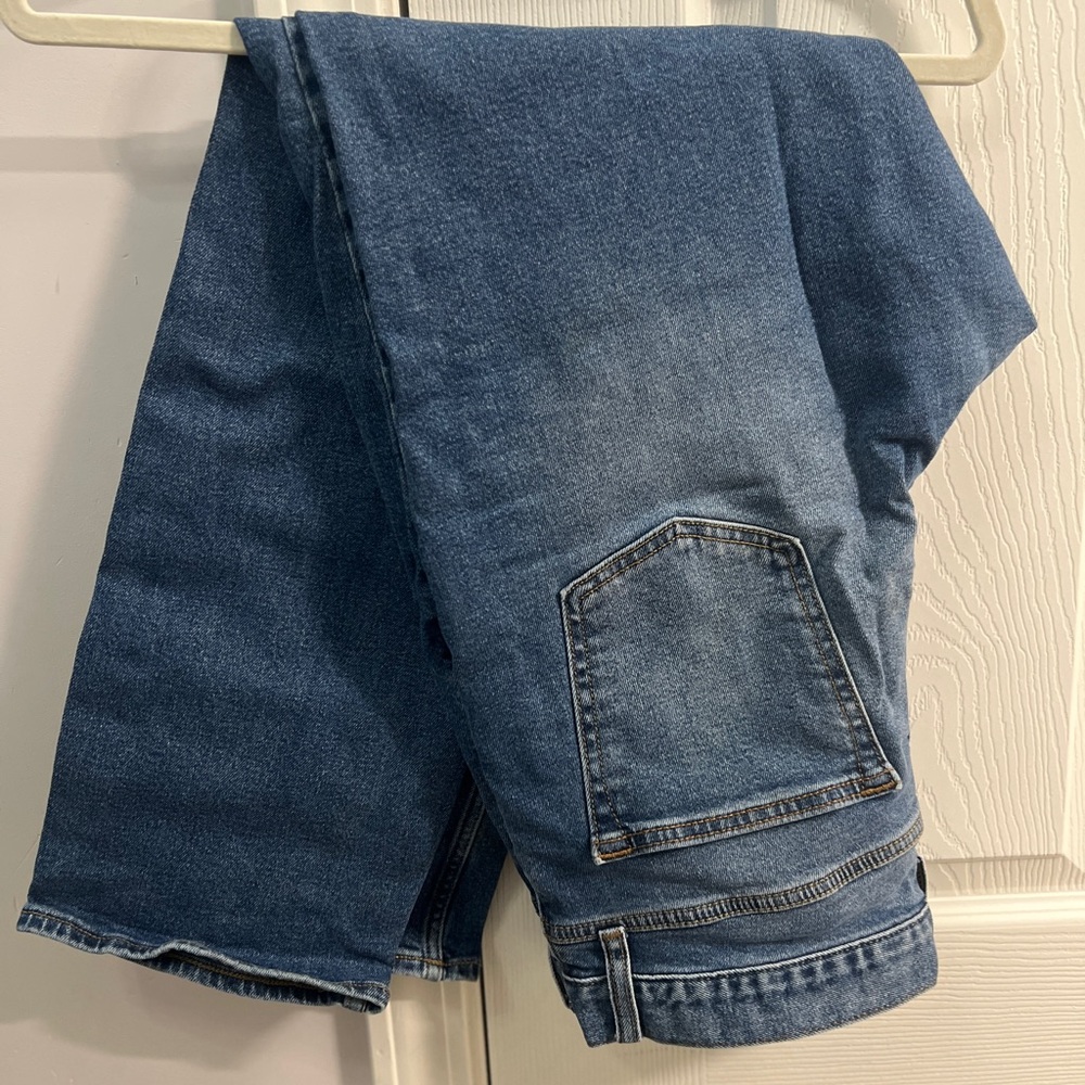 Old Navy Built-In Flex Straight fit jeans light wash